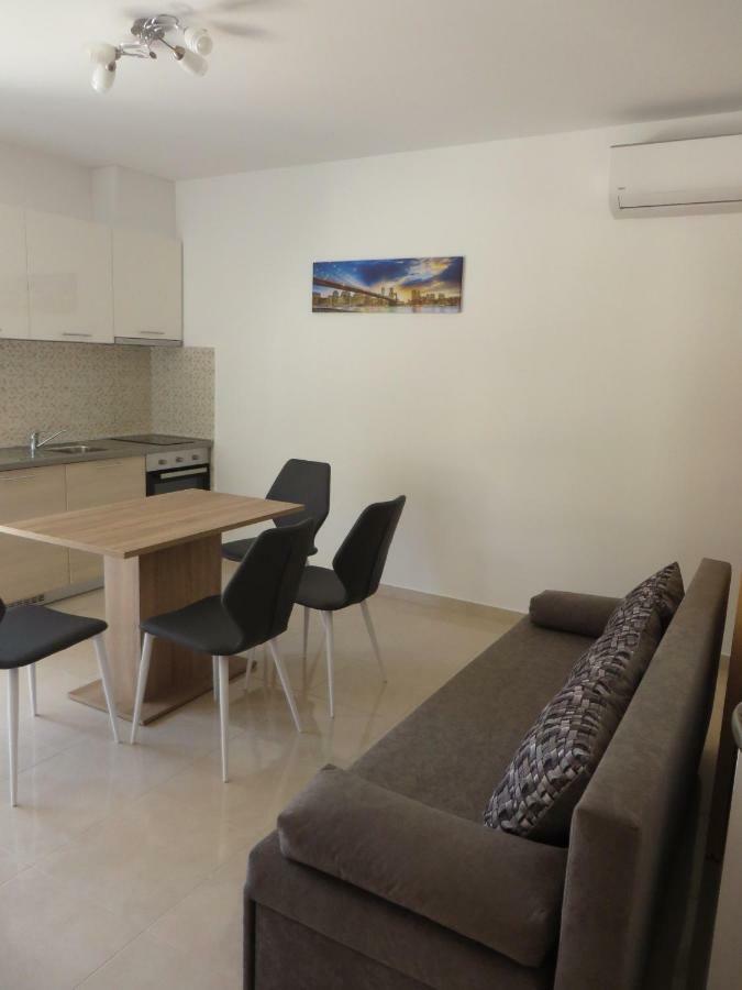 Luka Apartments Биоград-на-Мору Экстерьер фото